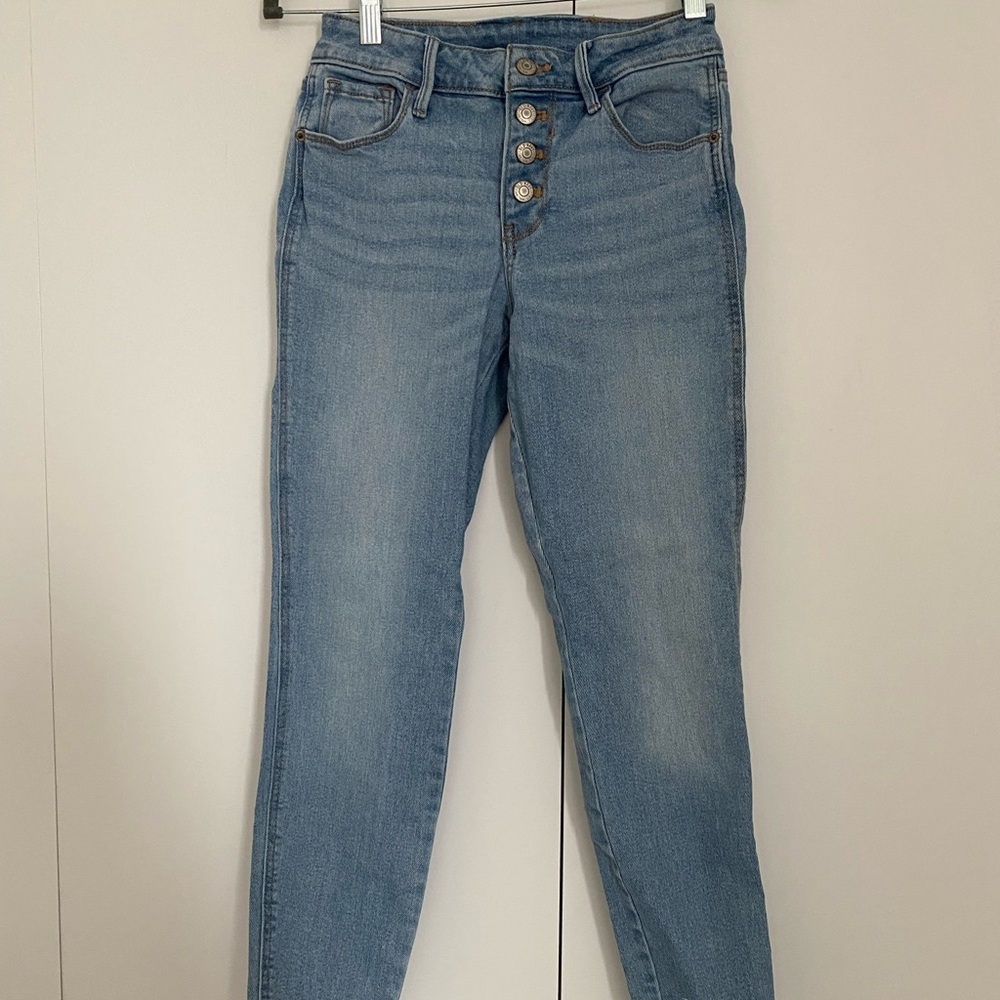 Size 4 light wash jeans skinny raw hem
